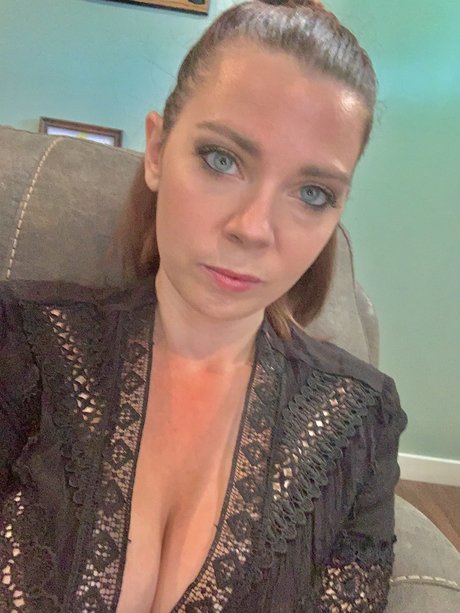 Nikki Bang