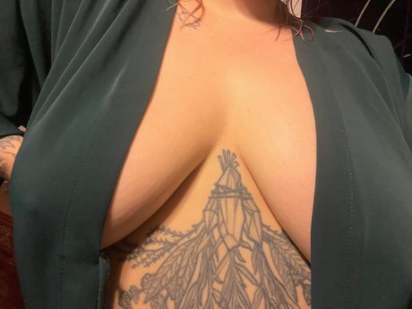 Foto desnuda filtrada de OnlyFans de Baby 