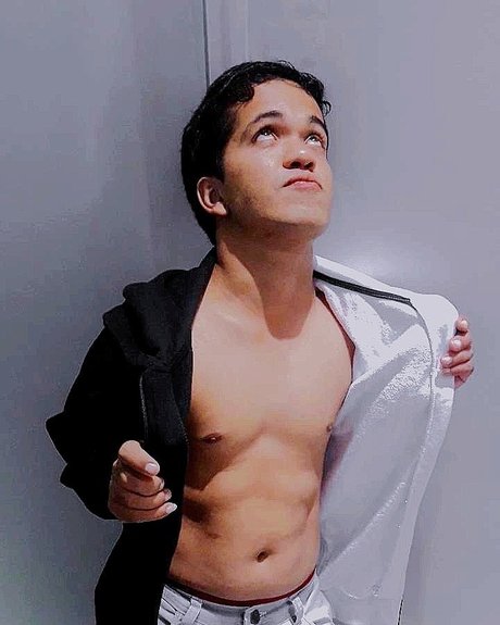 Foto desnuda filtrada de OnlyFans de Pequeocojudo
