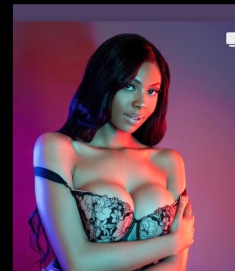 Foto desnuda filtrada de OnlyFans de Paris Sin