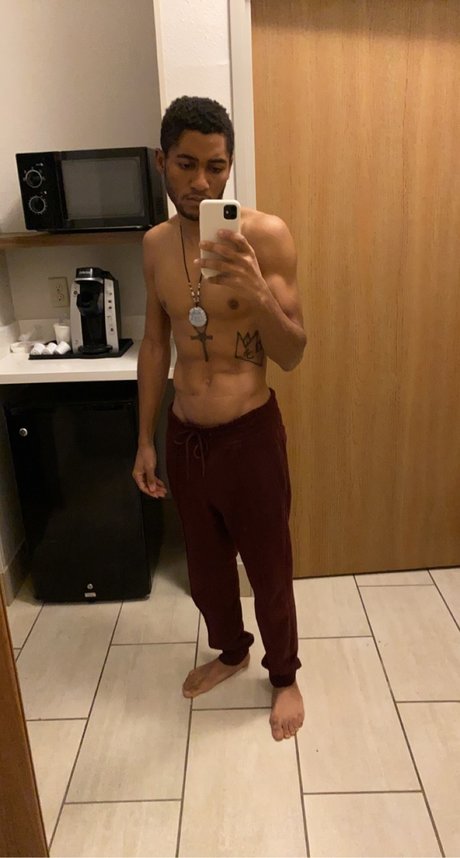 Foto desnuda filtrada de OnlyFans de Papa Yute
