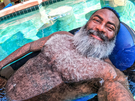 Foto desnuda filtrada de OnlyFans de Papa Bear Rn