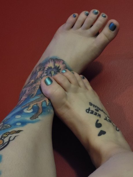 Foto desnuda filtrada de OnlyFans de Tatted Feet