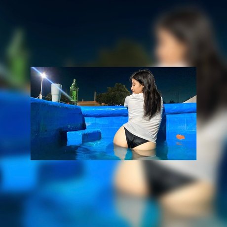 Foto desnuda filtrada de OnlyFans de Scarlet Red 