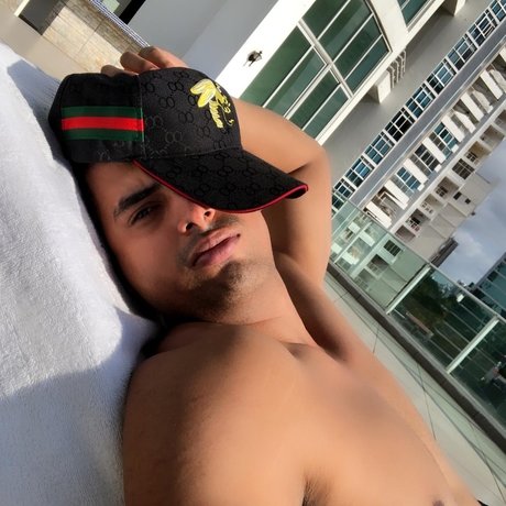 Foto desnuda filtrada de OnlyFans de Oscar Enrique Castaeda Rosales
