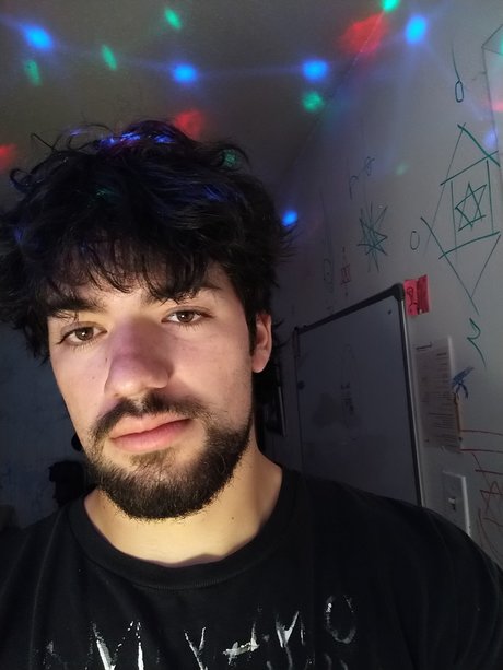 Foto desnuda filtrada de OnlyFans de Terrible Artist