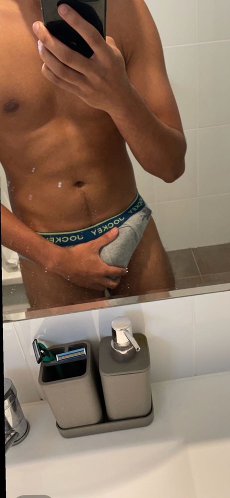 Foto desnuda filtrada de OnlyFans de Pravat Singh