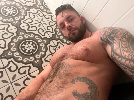 Foto desnuda filtrada de OnlyFans de Him And His
