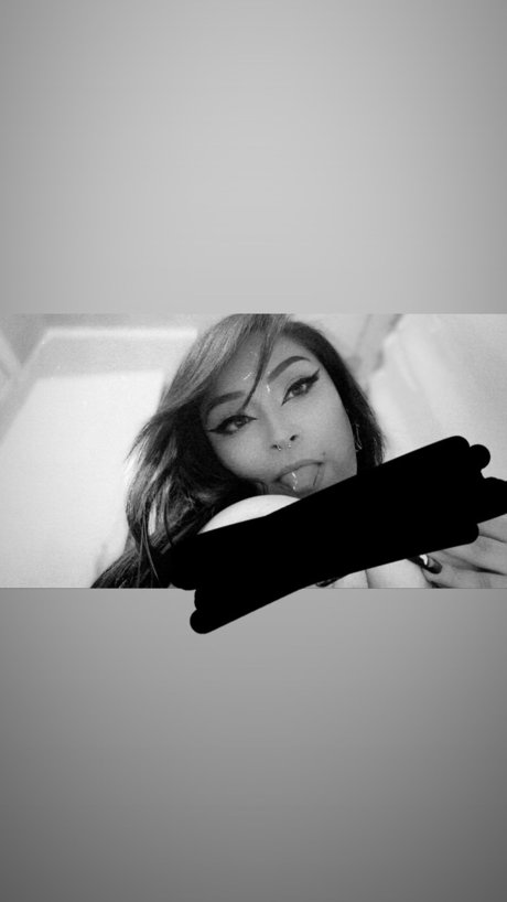 Foto desnuda filtrada de OnlyFans de Pixie Uchiha