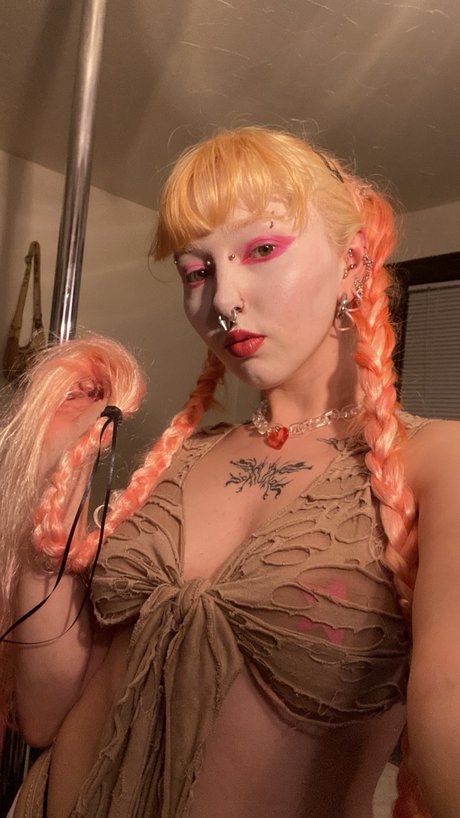 Foto desnuda filtrada de OnlyFans de Brat  