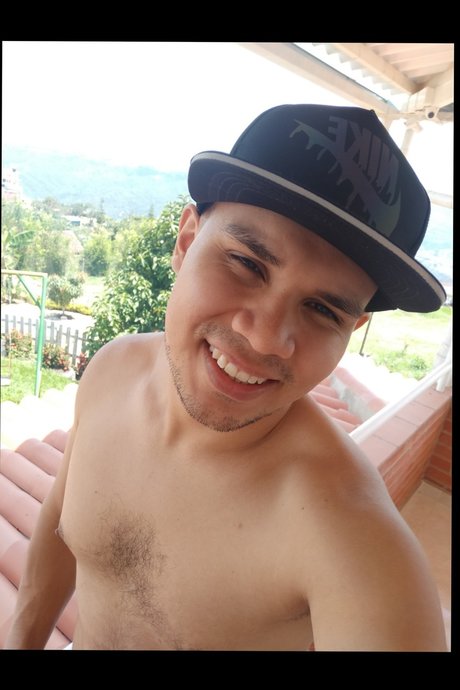 Foto desnuda filtrada de OnlyFans de Carlos Fernando
