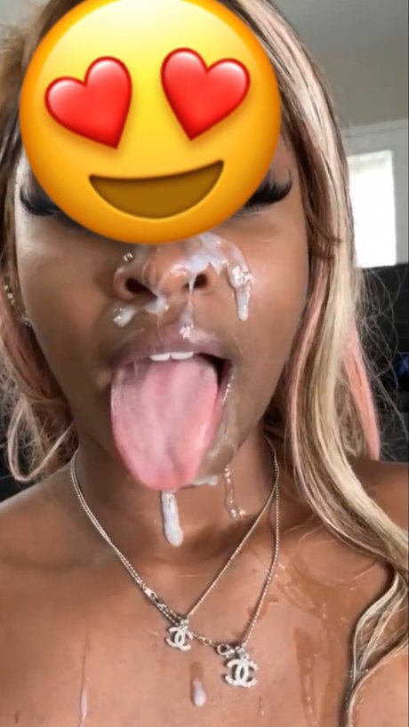 Foto desnuda filtrada de OnlyFans de Pink Diamond 