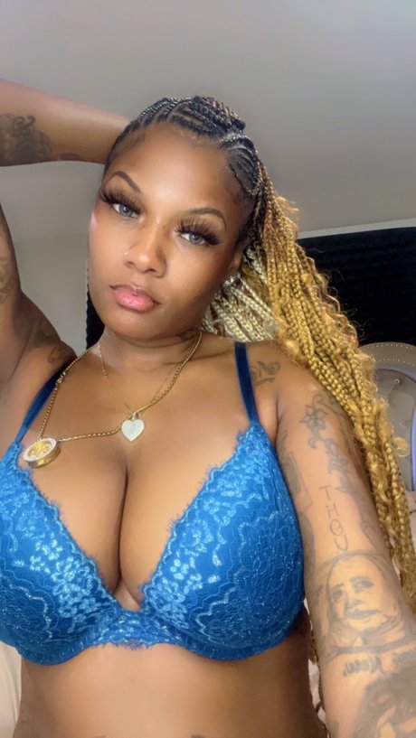 Foto desnuda filtrada de OnlyFans de Phuckyotattzz
