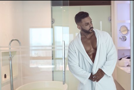 Foto desnuda filtrada de OnlyFans de Yuri Petrone