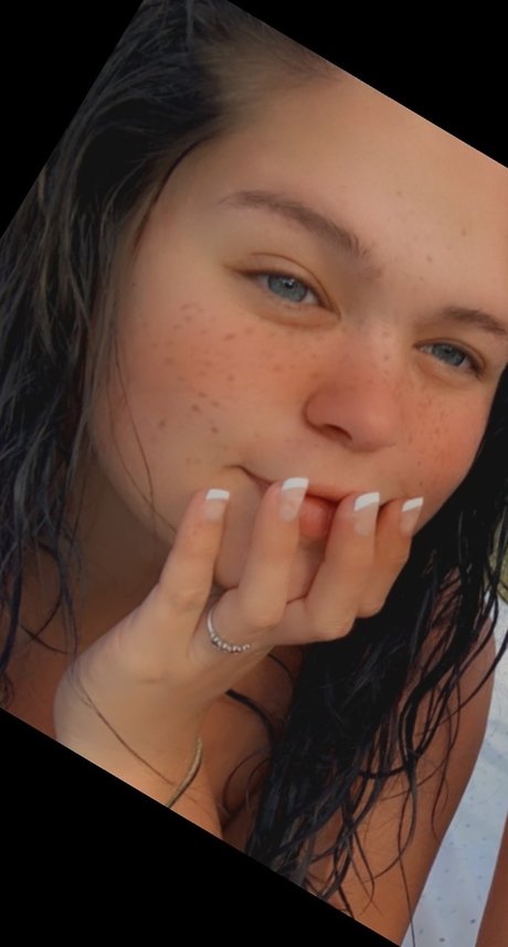 Foto desnuda filtrada de OnlyFans de Ravenxoxo