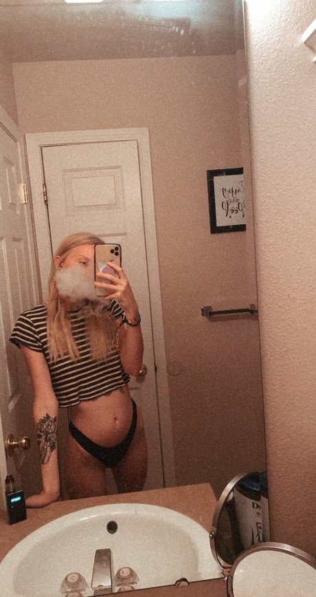 Foto desnuda filtrada de OnlyFans de Liv Baby