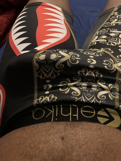 Foto desnuda filtrada de OnlyFans de Pussythroatexperience