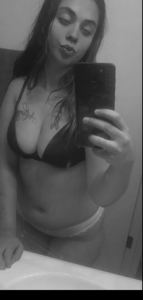 Foto desnuda filtrada de OnlyFans de Chica Puertorriquea