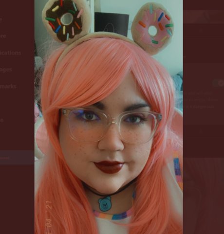 Kitty Lee 