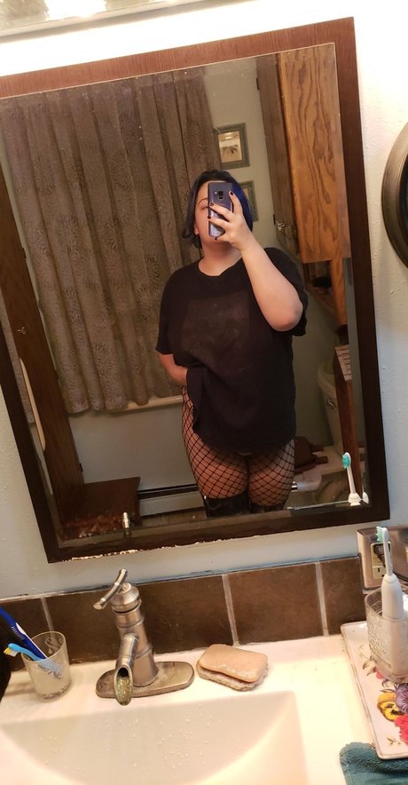 Foto desnuda filtrada de OnlyFans de Lily Anya