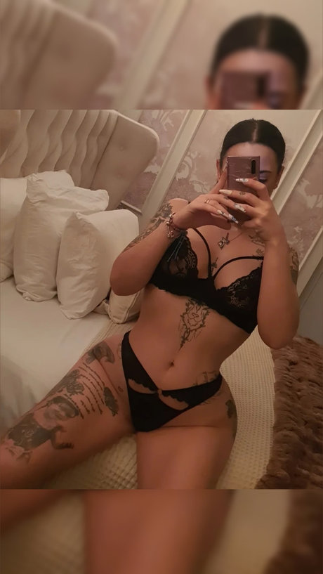 Foto desnuda filtrada de OnlyFans de reynablancaaoficial