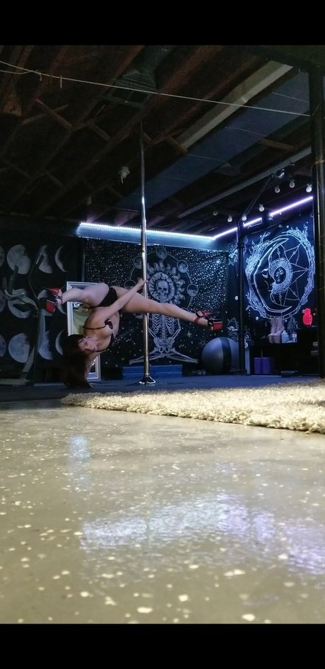 Pineapple Pole