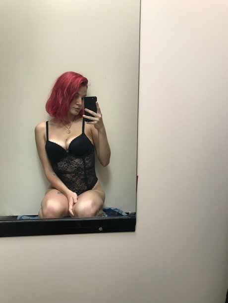 Foto desnuda filtrada de OnlyFans de Red