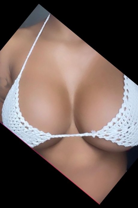 Foto desnuda filtrada de OnlyFans de Raw And Uncut