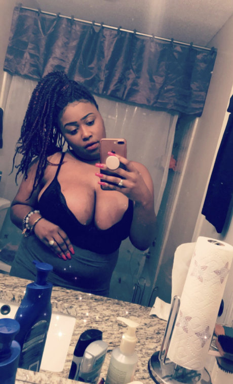 Foto desnuda filtrada de OnlyFans de Mariah