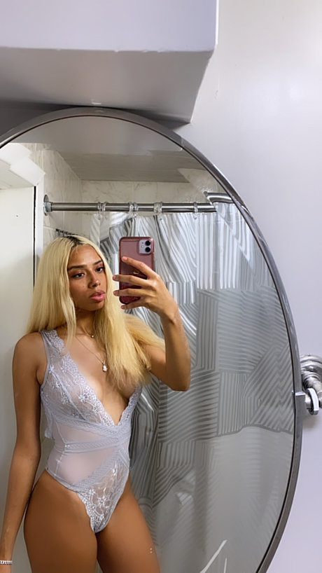 Foto desnuda filtrada de OnlyFans de Maria Celineee