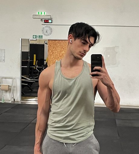 Foto desnuda filtrada de OnlyFans de Bigd1cknerd