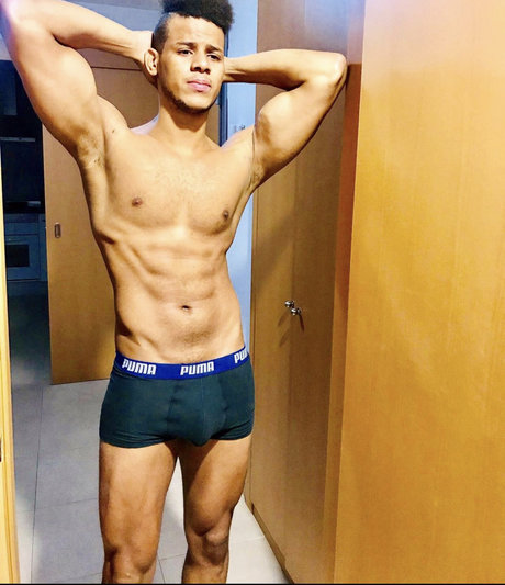 Foto desnuda filtrada de OnlyFans de Manuel