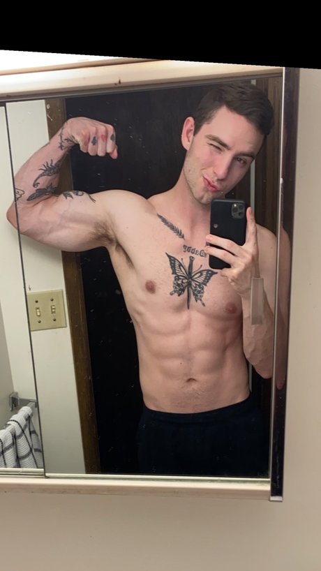 Foto desnuda filtrada de OnlyFans de Rocky Strong