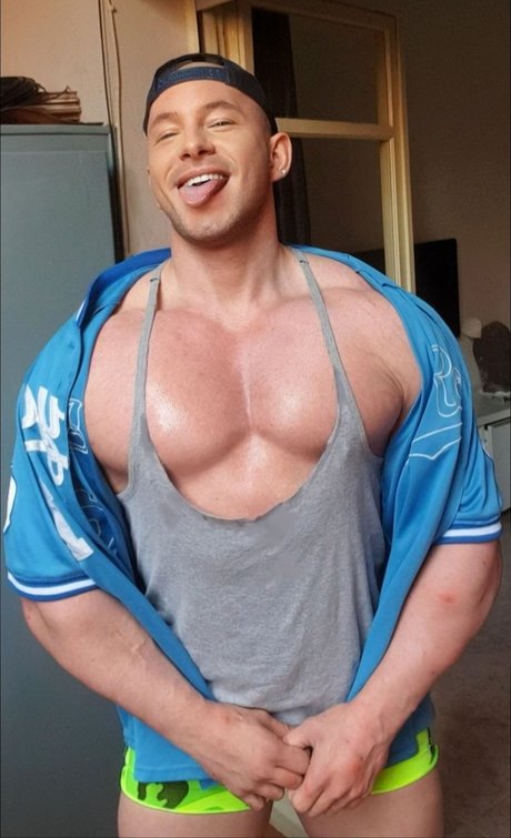 Foto desnuda filtrada de OnlyFans de Roberto Gonzalez