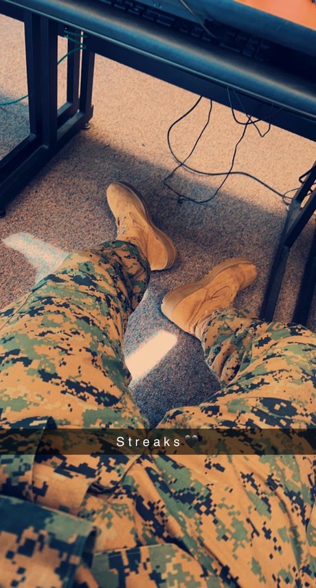 Foto desnuda filtrada de OnlyFans de Yourmilitaryman