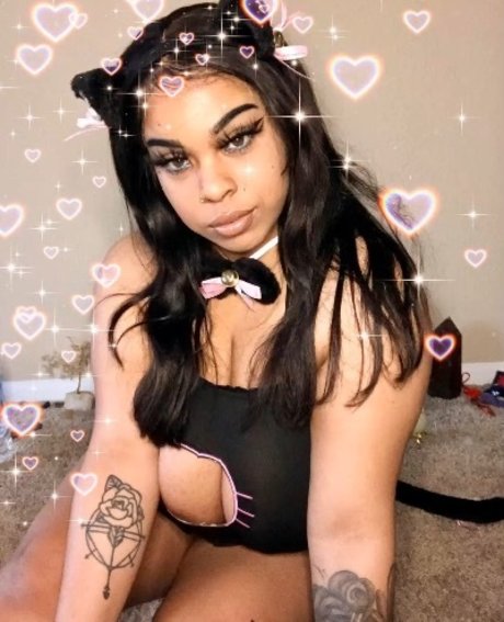 Foto desnuda filtrada de OnlyFans de Mari The Hippie