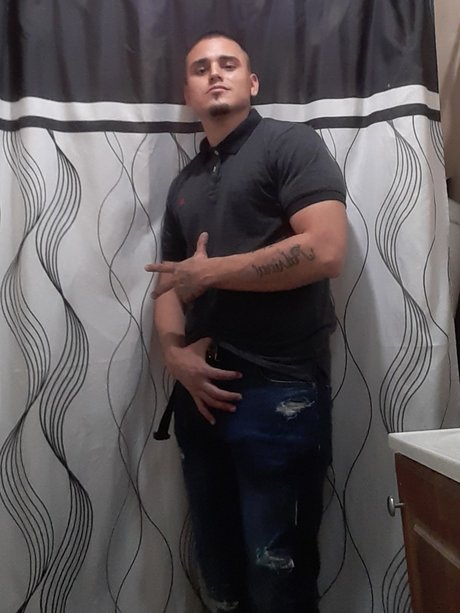 Foto desnuda filtrada de OnlyFans de Daniel Alfredo Estrada