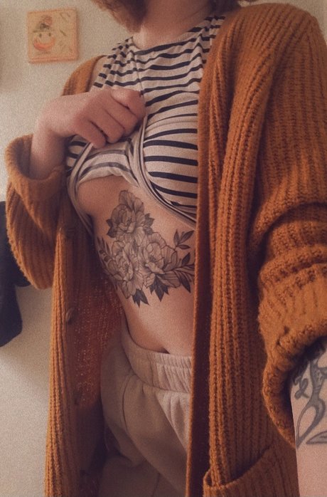Foto desnuda filtrada de OnlyFans de Baby Ghoul Bettie