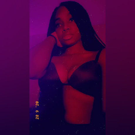 Foto desnuda filtrada de OnlyFans de Omnisexual Babe