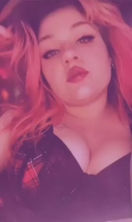 Foto desnuda filtrada de OnlyFans de Maturekitty91
