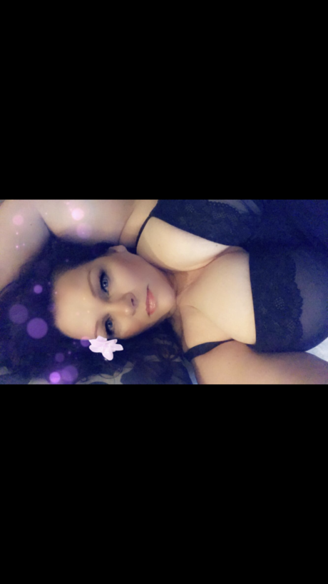 Foto desnuda filtrada de OnlyFans de Mature Curvy Babe