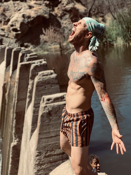 Foto desnuda filtrada de OnlyFans de Dick Dickensen