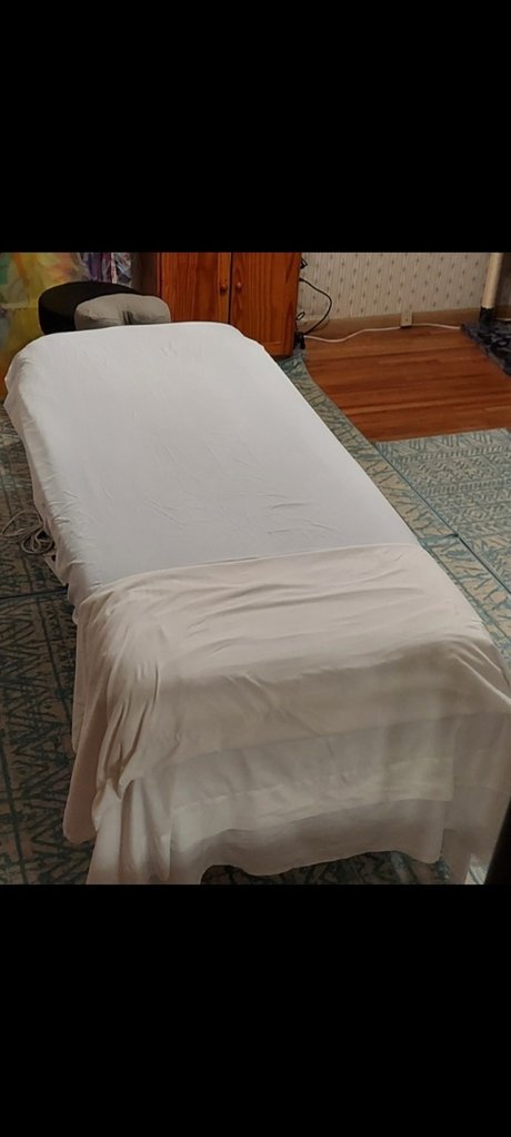 Foto desnuda filtrada de OnlyFans de Massage Her Often