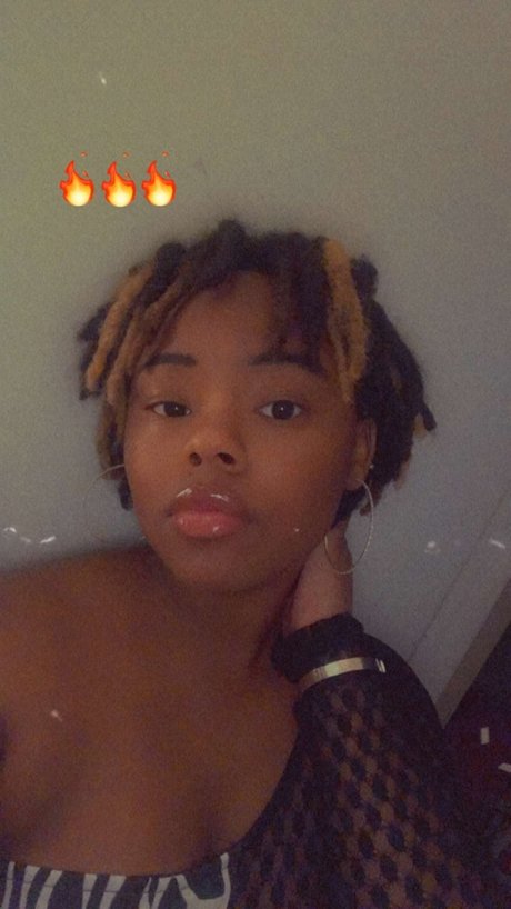 Foto desnuda filtrada de OnlyFans de Blasian Queen