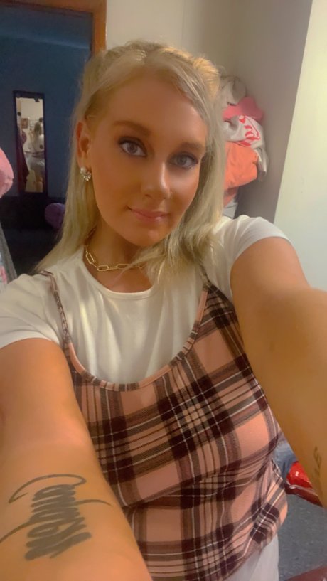 Blondebbyxo