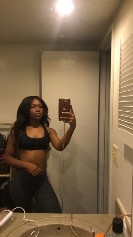 Foto desnuda filtrada de OnlyFans de Meccad