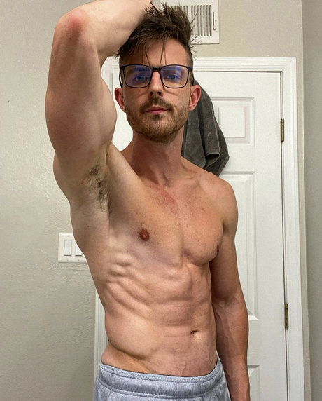Foto desnuda filtrada de OnlyFans de Max Shepard
