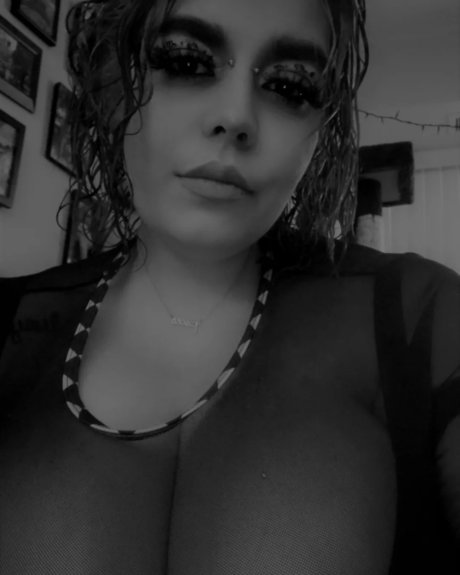 Foto desnuda filtrada de OnlyFans de Beebrat