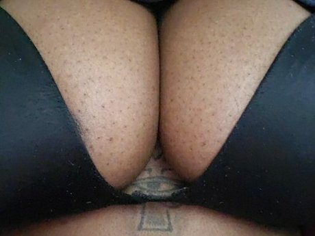 Foto desnuda filtrada de OnlyFans de The Black Lily