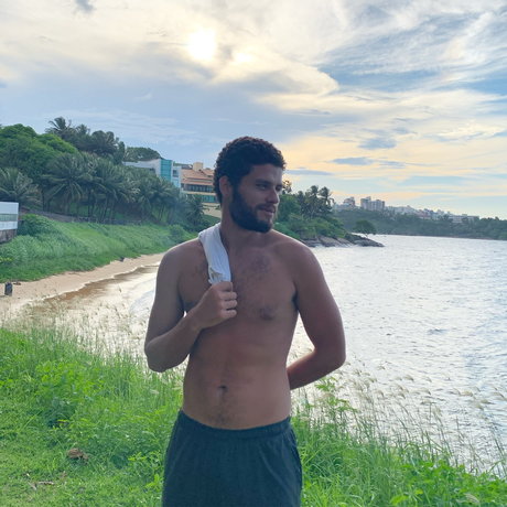 Foto desnuda filtrada de OnlyFans de Cezar